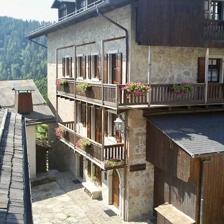 Apartment Attic In Dolomites